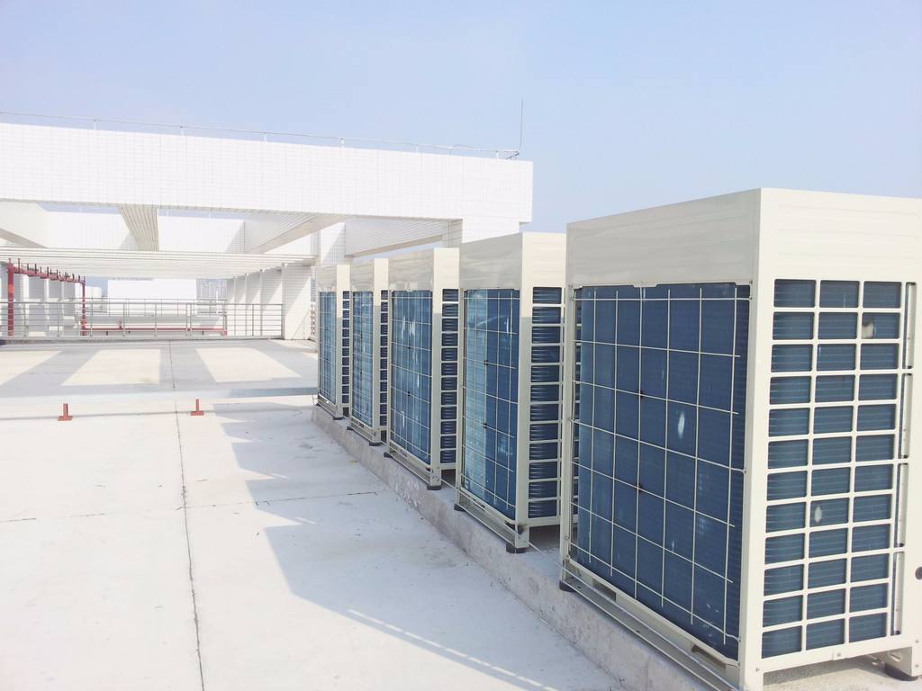 風(fēng)冷機(jī)組和水冷機(jī)組的優(yōu)缺點(diǎn)